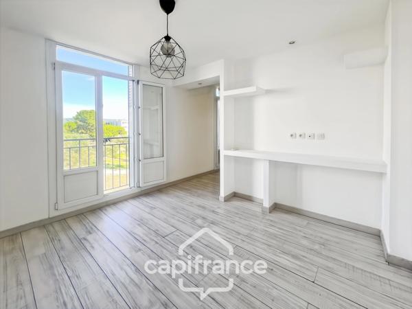 Appartement à vendre 4 pièces LA CIOTAT (13) - 74m2  terrasse vue mer - cave - au calme - à pieds centre ville.