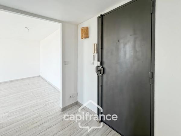 Appartement à vendre 4 pièces LA CIOTAT (13) - 74m2  terrasse vue mer - cave - au calme - à pieds centre ville.