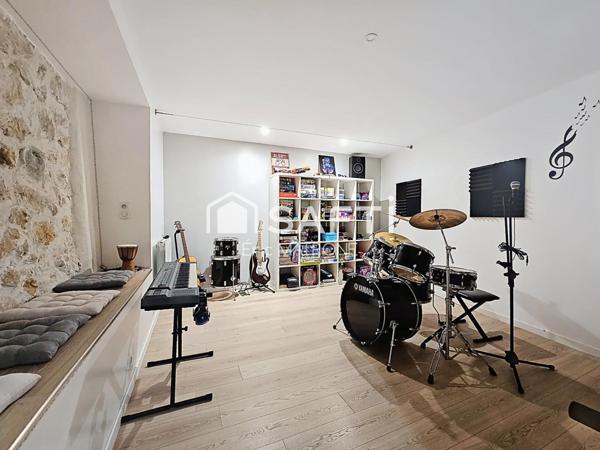 Maison 9 pièces avec piscine et garages