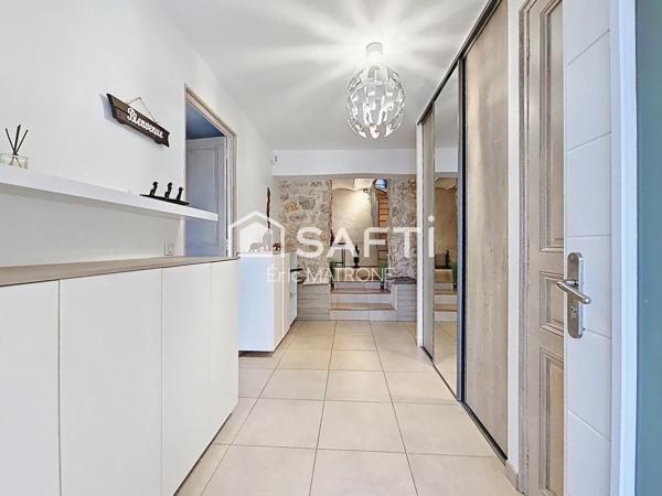 Maison 9 pièces avec piscine et garages