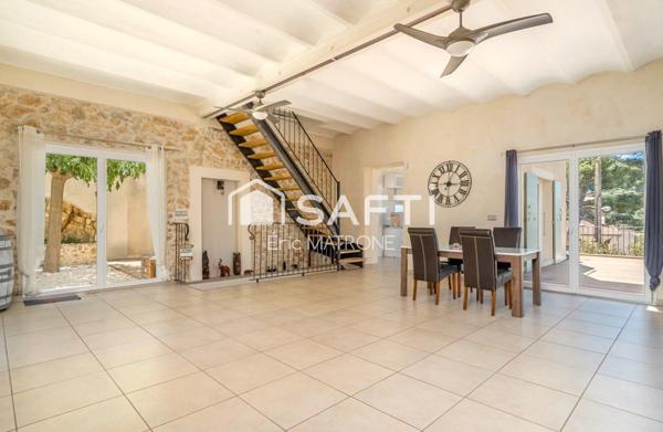 Maison 9 pièces avec piscine et garages