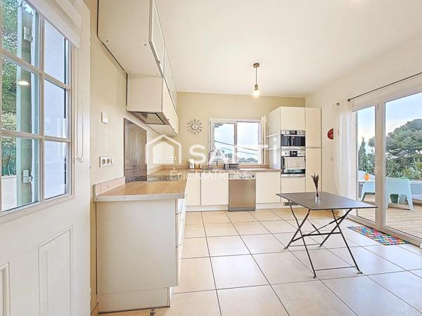 Maison 9 pièces avec piscine et garages