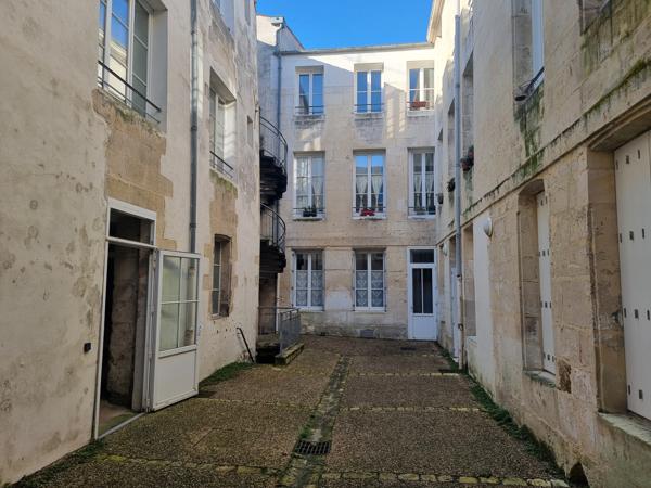 Appartement
                                                                                                                                                                                                                                                                                                                        2 pièce(s)                                                                                                                                                                                                          1 chambre(s)                                                                                                                                                                                                          49  m²