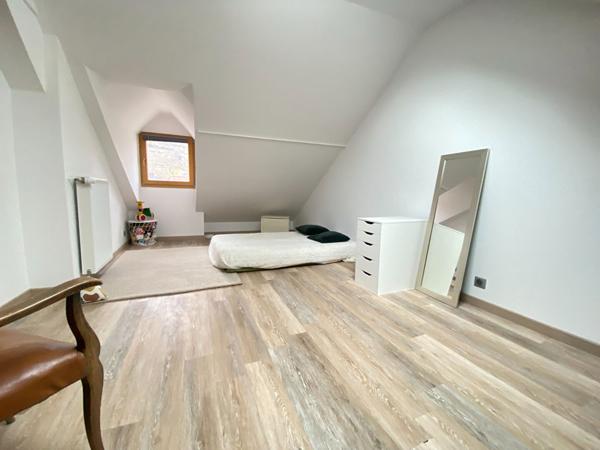 Appartement - 6 pièces - 104 m²