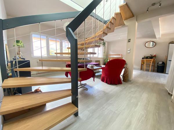 Appartement - 6 pièces - 104 m²