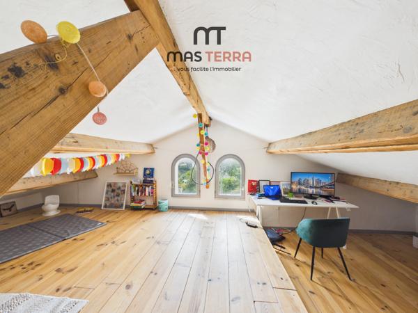 Maison
         5 pièces
        - 98 m² Bien prestige 580 000 € *