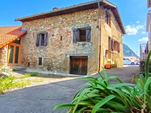 Maison
         5 pièces
        - 85 m² Exclusivité 150 000 € *