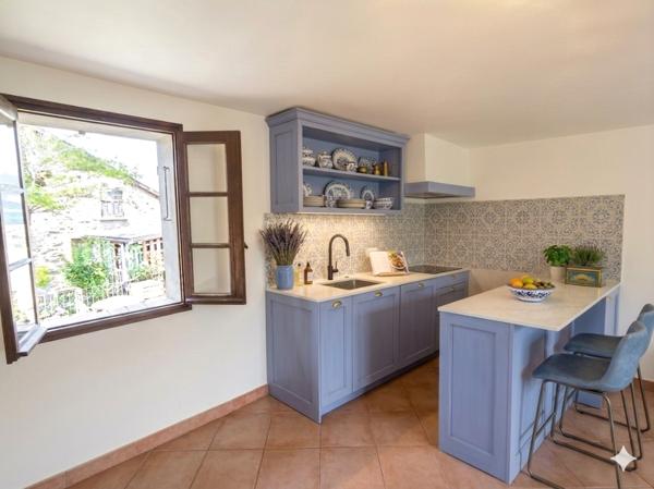 Maison
         5 pièces
        - 85 m² Exclusivité 150 000 € *