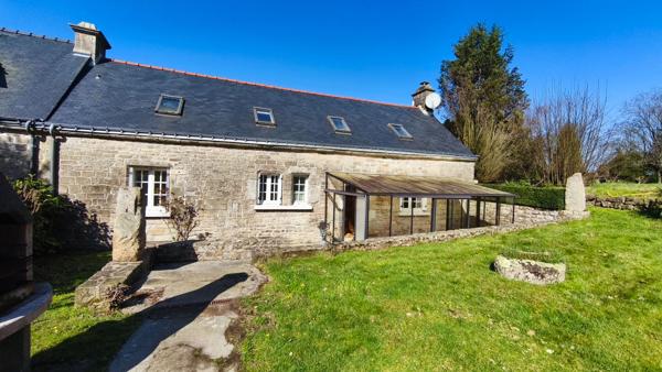 MORBIHAN, Seglien, Maison mitoyenne, 3 chambres, jardin, une grange