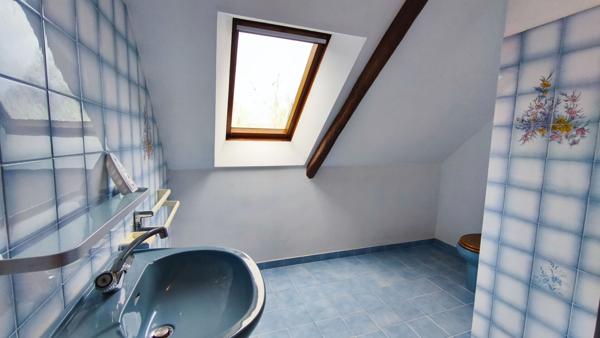 MORBIHAN, Seglien, Maison mitoyenne, 3 chambres, jardin, une grange