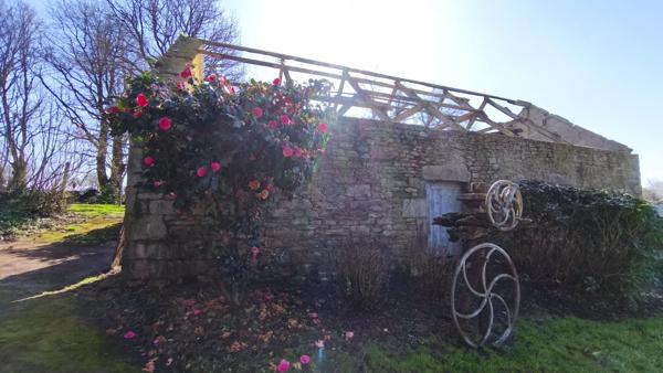 MORBIHAN, Seglien, Maison mitoyenne, 3 chambres, jardin, une grange