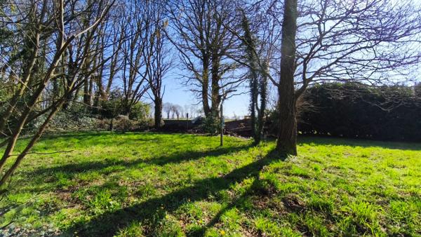 MORBIHAN, Seglien, Maison mitoyenne, 3 chambres, jardin, une grange