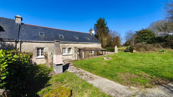 MORBIHAN, Seglien, Maison mitoyenne, 3 chambres, jardin, une grange
