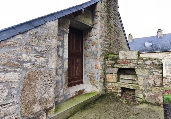 MORBIHAN, Seglien, Maison mitoyenne, 3 chambres, jardin, une grange