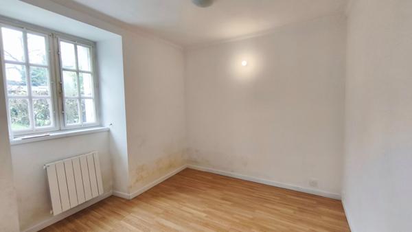 MORBIHAN, Seglien, Maison mitoyenne, 3 chambres, jardin, une grange