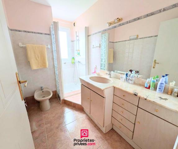 Appartement traversant 4P d'environ 81m² avec garage et place de parking sécurisé