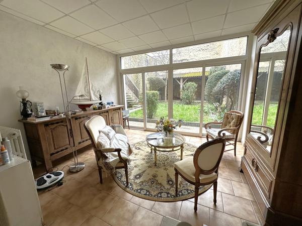 Maison
                                                                                                                                                                                                                                                                                                                        9 pièce(s)                                                                                                                                                                                                          4 chambre(s)                                                                                                                                                                                                          247  m²