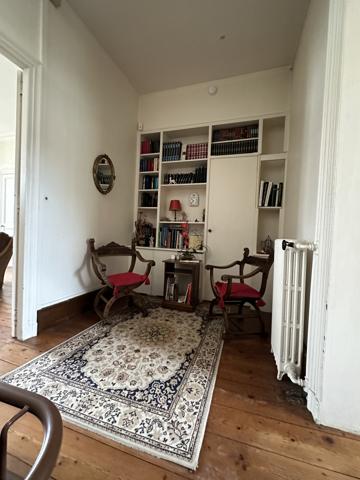 Maison
                                                                                                                                                                                                                                                                                                                        9 pièce(s)                                                                                                                                                                                                          4 chambre(s)                                                                                                                                                                                                          247  m²