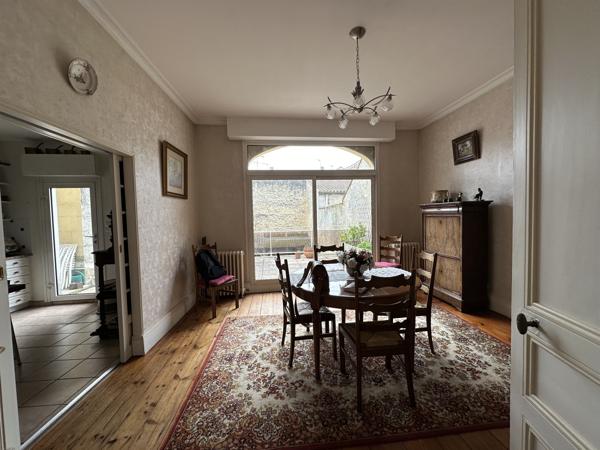 Maison
                                                                                                                                                                                                                                                                                                                        9 pièce(s)                                                                                                                                                                                                          4 chambre(s)                                                                                                                                                                                                          247  m²