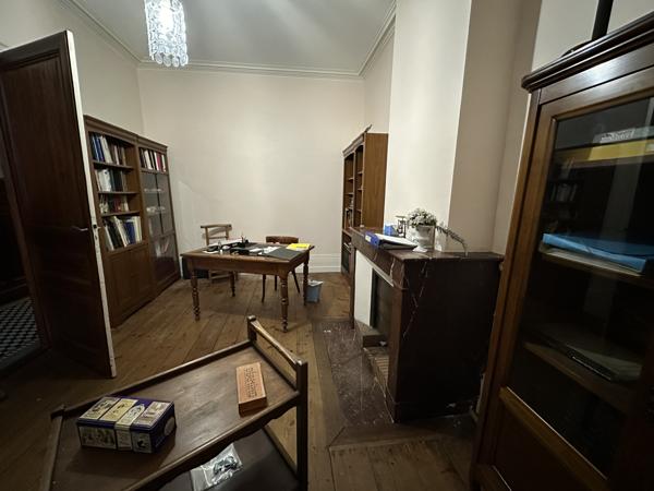 Maison
                                                                                                                                                                                                                                                                                                                        9 pièce(s)                                                                                                                                                                                                          4 chambre(s)                                                                                                                                                                                                          247  m²
