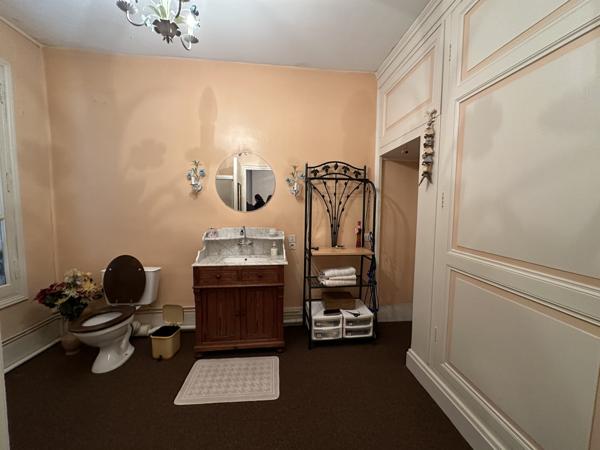Maison
                                                                                                                                                                                                                                                                                                                        9 pièce(s)                                                                                                                                                                                                          4 chambre(s)                                                                                                                                                                                                          247  m²