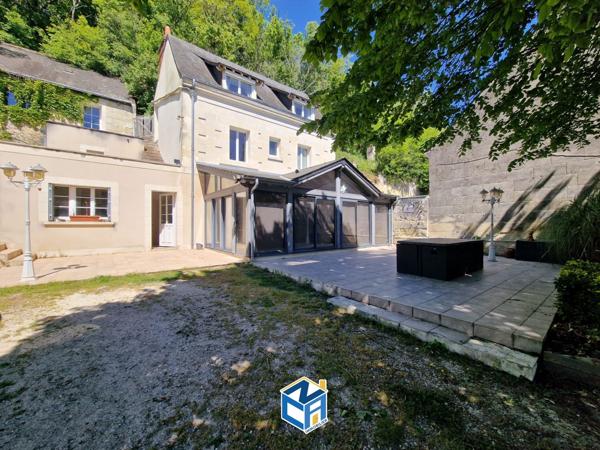 Maison du XIXème avec caves et dépendances