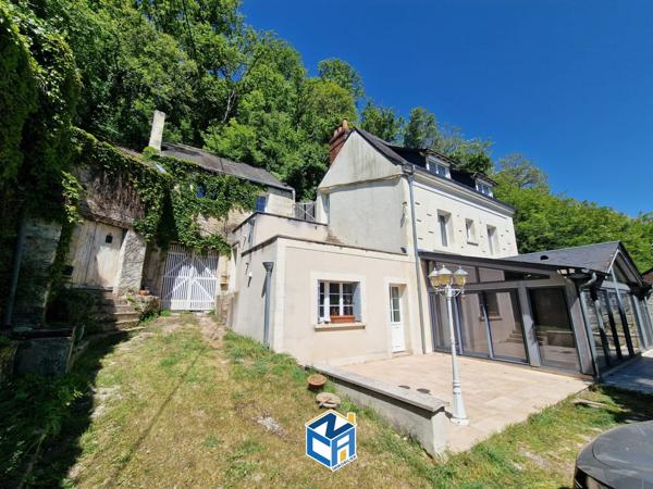 Maison du XIXème avec caves et dépendances