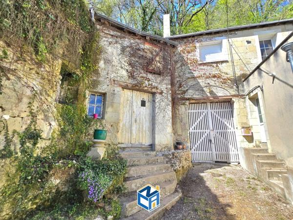 Maison du XIXème avec caves et dépendances