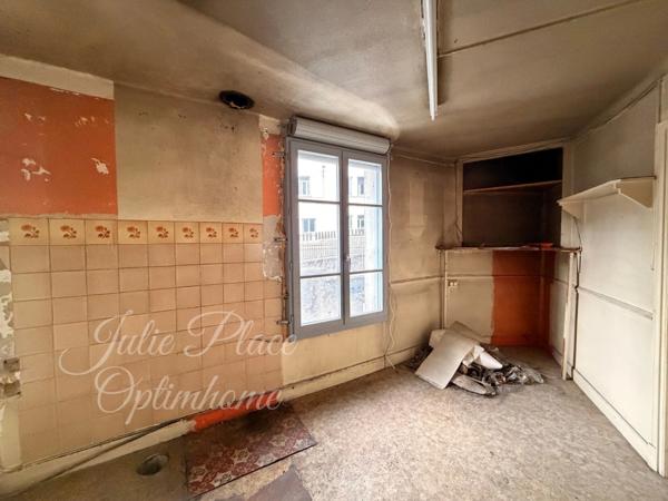 Maison de Bourg (à rénover) avec un beau potentiel.