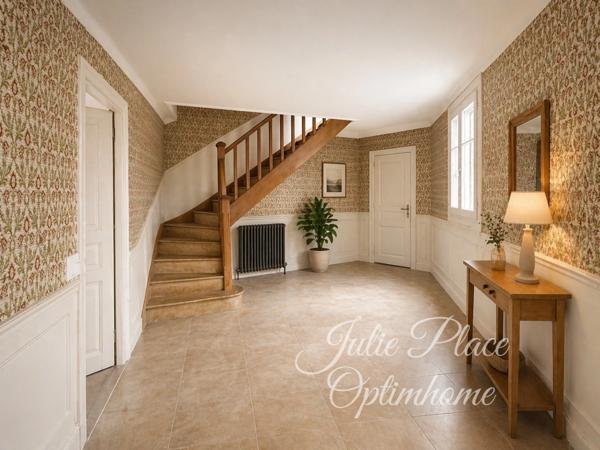 Maison de Bourg (à rénover) avec un beau potentiel.