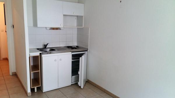 49240 AVRILLE STUDIO - AVRILLE