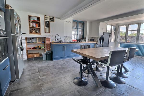 MAISON ANCIENNE AVEC DEPENDANCE ET JARDIN , Trelaze