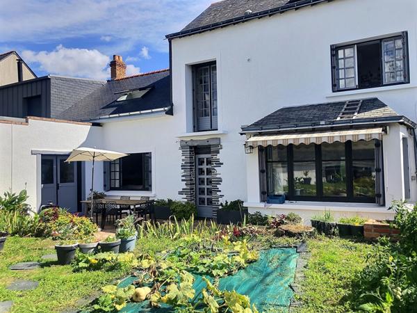 MAISON ANCIENNE AVEC DEPENDANCE ET JARDIN , Trelaze