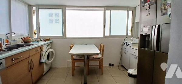 Appartement à vendre à Saint-Denis, centre ville / rue Bois de Nèfles

Cet appartement en par...