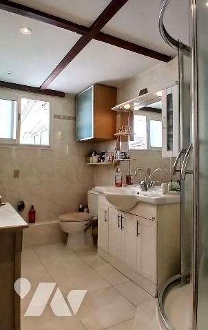 Appartement à vendre à Saint-Denis, centre ville / rue Bois de Nèfles

Cet appartement en par...