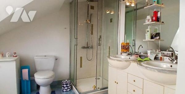 Appartement à vendre à Saint-Denis, centre ville / rue Bois de Nèfles

Cet appartement en par...