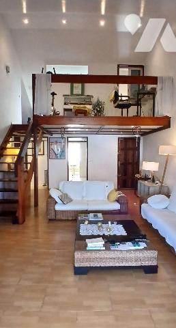 Appartement à vendre à Saint-Denis, centre ville / rue Bois de Nèfles

Cet appartement en par...