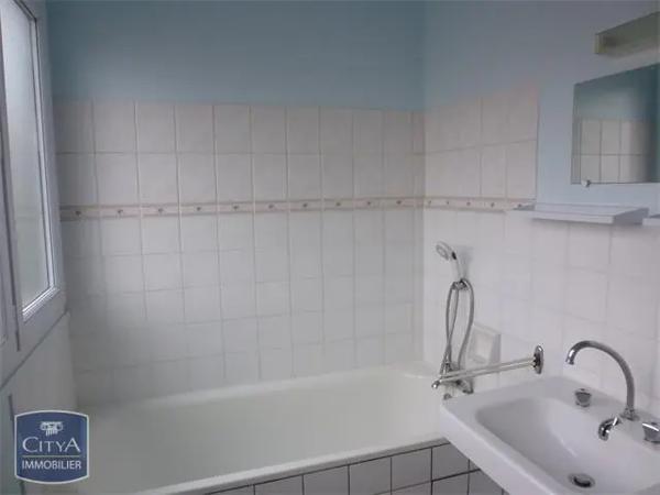 Appartement à louer 4 pièces 82.07m² Besançon (25000)