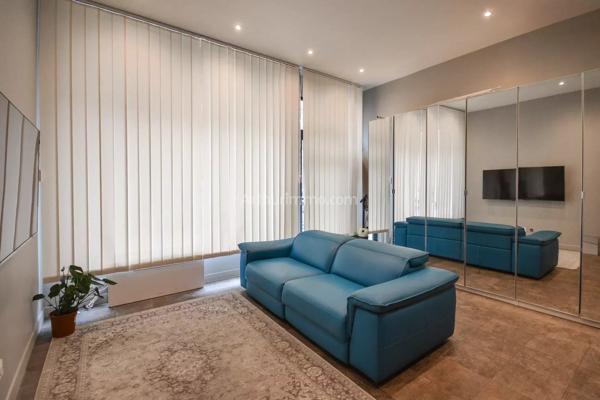 Vente                                                      Appartement
                        
                     1 pièces                      27 m2                     à Nice
