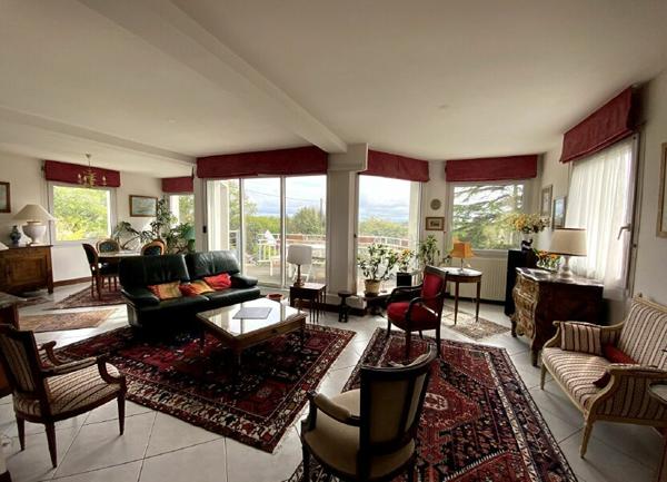 Maison à vendre    8 pièces •  Séné