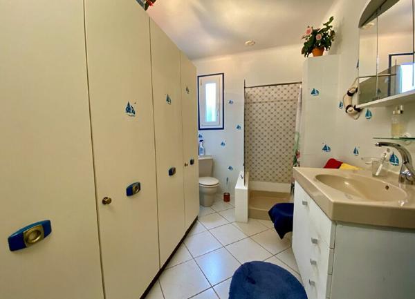 Maison à vendre    8 pièces •  Séné