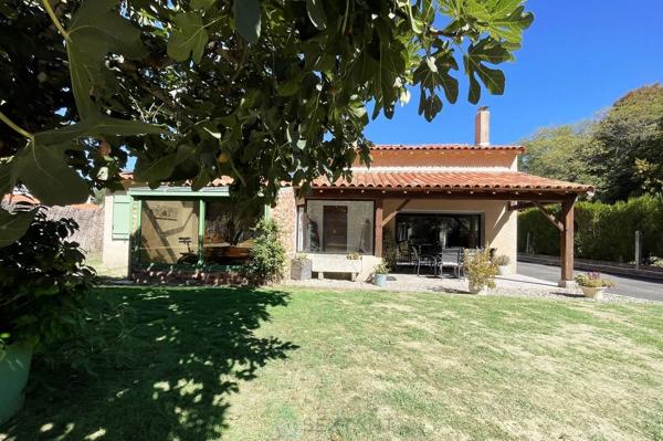 MAISON DE 187 M² SUR UN TERRAIN ARBORE DE 1 847 M² AVEC PISCINE