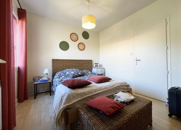 MAISON DE 187 M² SUR UN TERRAIN ARBORE DE 1 847 M² AVEC PISCINE
