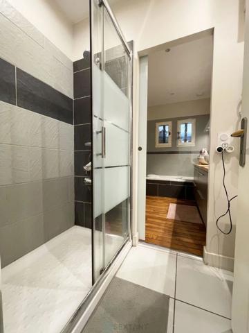 MAISON DE 187 M² SUR UN TERRAIN ARBORE DE 1 847 M² AVEC PISCINE