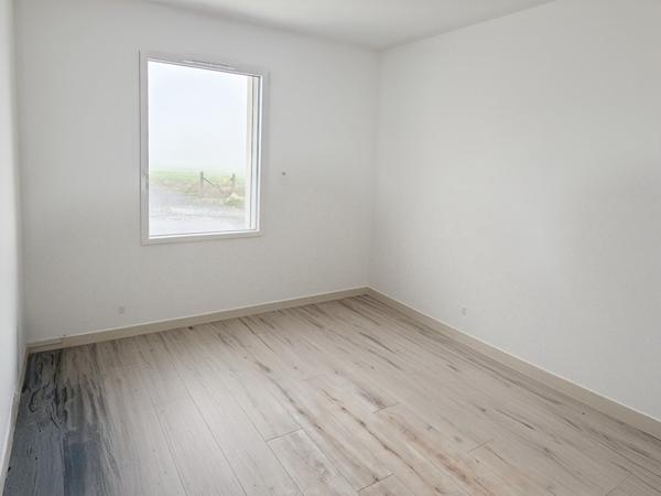 Maison récente de plain-pied 88 m² habitables + garage