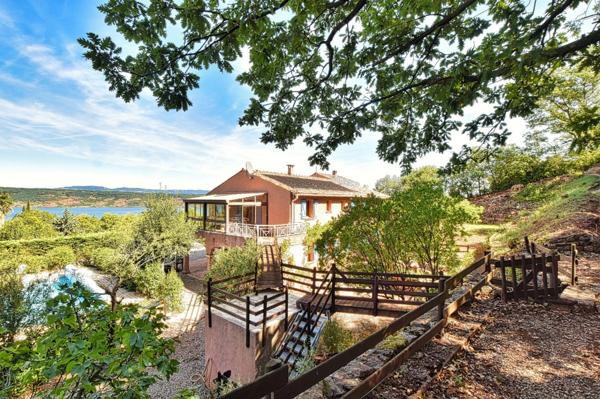 Propriété d’exception face au Lac du Salagou