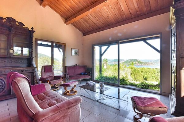 Propriété d’exception face au Lac du Salagou