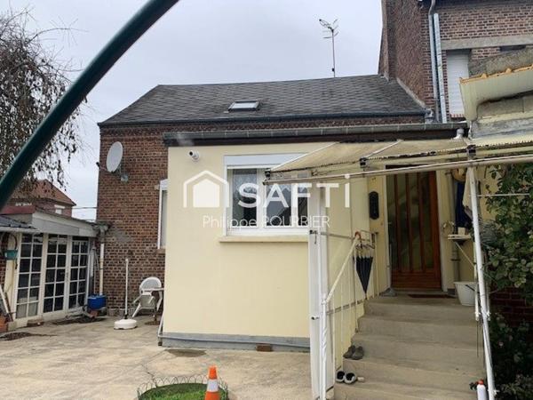 Jolie maison de ville en parfait état avec garage proche de tous commerces