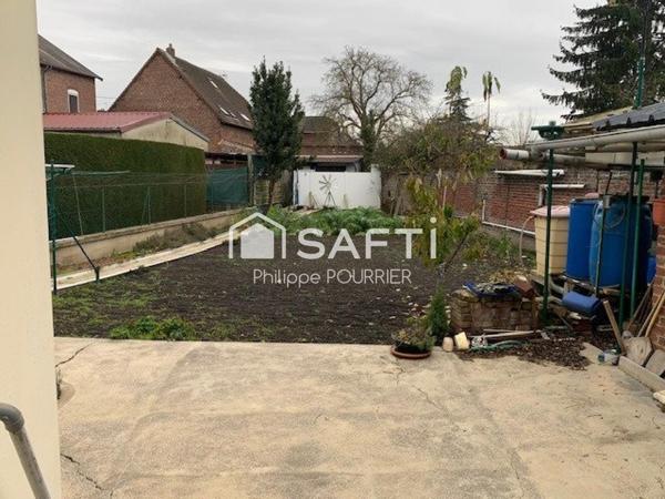 Jolie maison de ville en parfait état avec garage proche de tous commerces