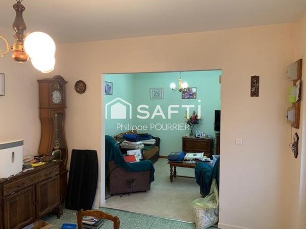 Jolie maison de ville en parfait état avec garage proche de tous commerces